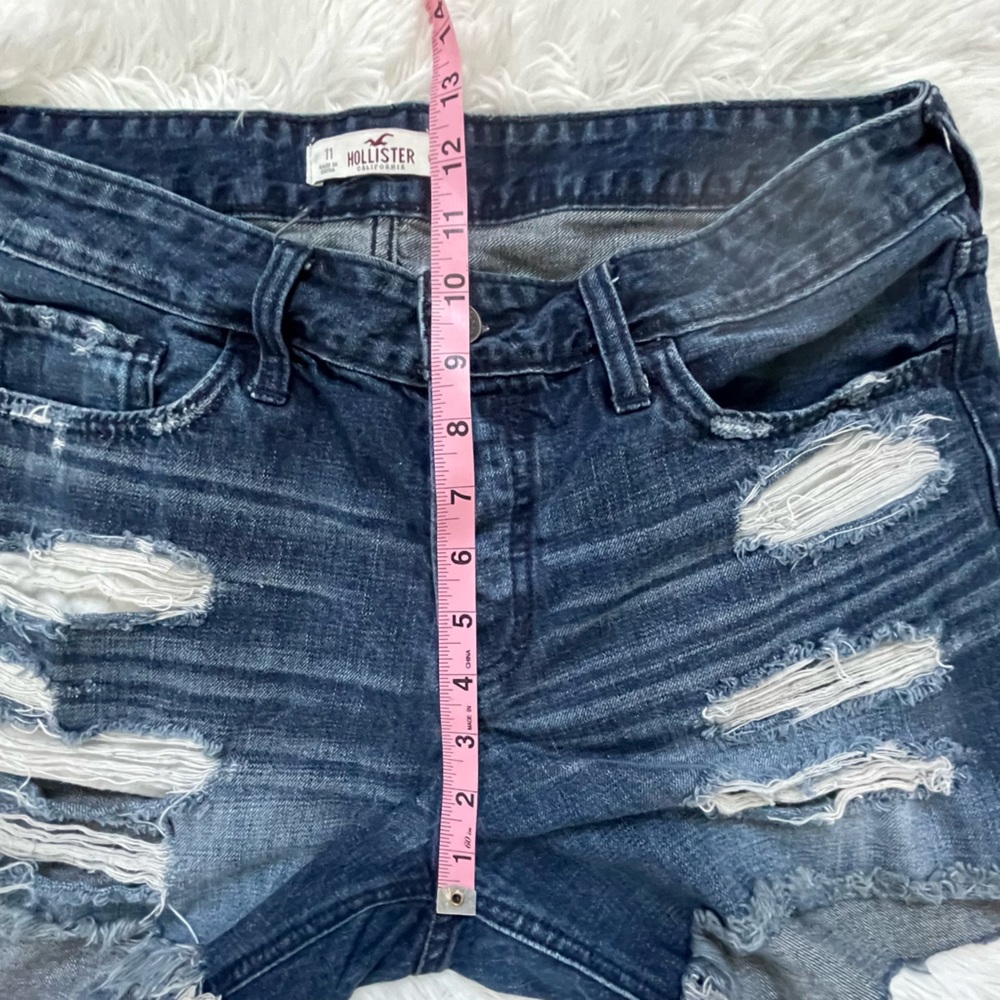 Hollister Distressed Shorts - Picture 4 of 7